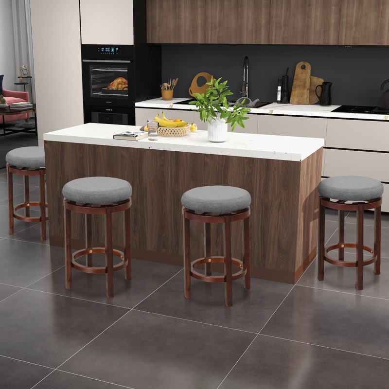 Kaksi harmaata kääntyvää baarijakkaraa pariskunnille