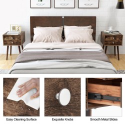 Puinen yöpöytä kahdella laatikolla ja kumipuisilla jaloilla