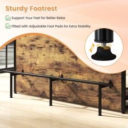 Rustiikkinen baarikaappi viinipullotelineellä ja lasipidikkeillä