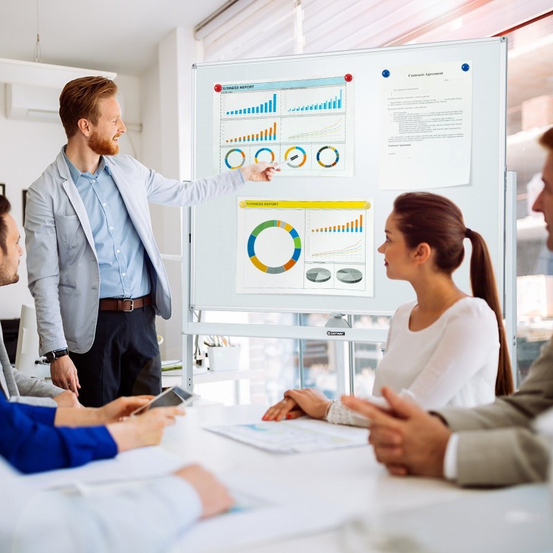 Käännettävä valkotaulu ruudukolla ja tarvikkeilla, säädettävä korkeus