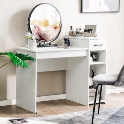 Valkoinen puinen työpöytä vetolaatikolla ja avohyllyillä