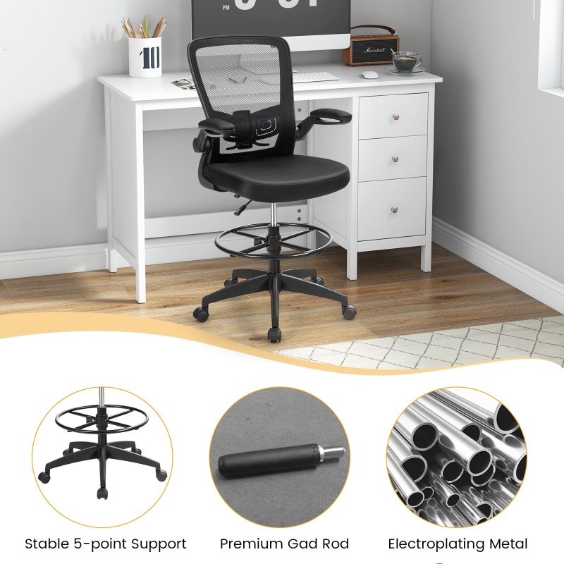 Korkeaselkäinen musta verkkotoimistotuoli kääntyvillä käsinojilla