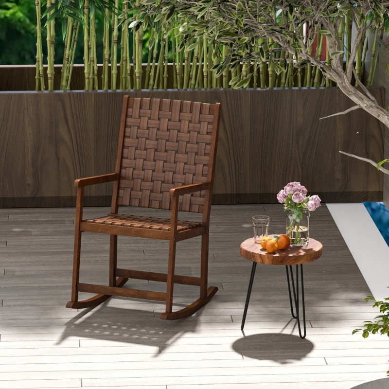 Puinen ruskea keinutuoli PU-istuimella ja kumipuurungolla