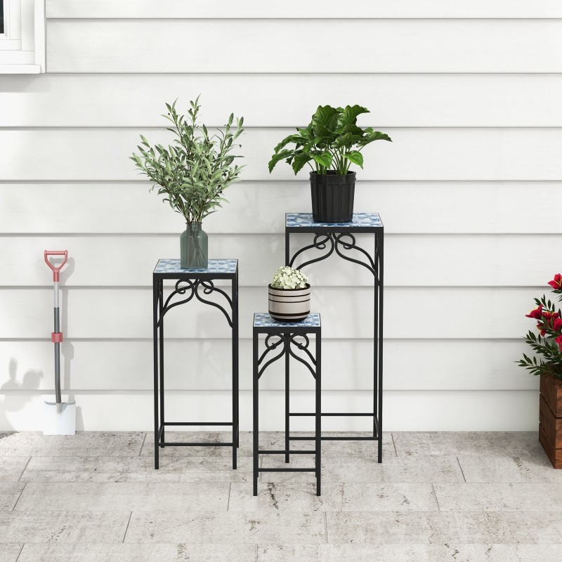 Kolmen sinisen mosaiikkikasvitelineen sarja metallirungolla