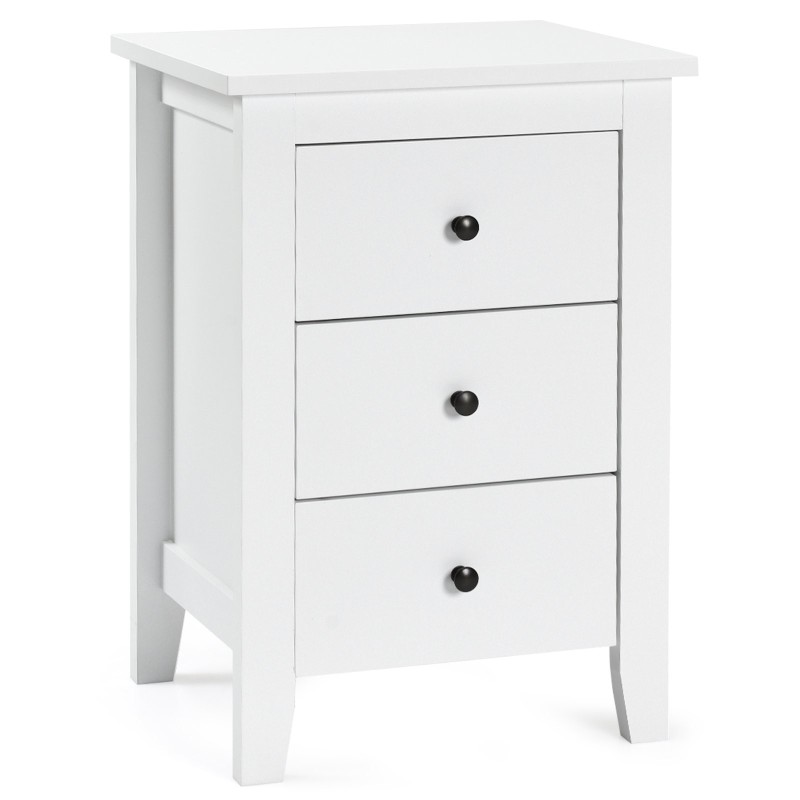 Valkoinen puinen yöpöytä kolmella laatikolla ja vakaalla rakenteella