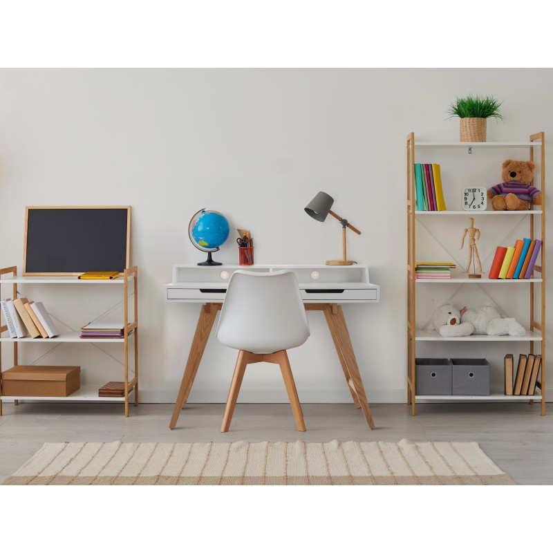 Moderni valkoinen kirjoituspöytä tammijaloilla ja säilytystilalla