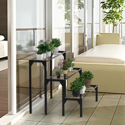 Kolmitasoinen teräksinen kasviteline musta puutarhaan ja parvekkeelle