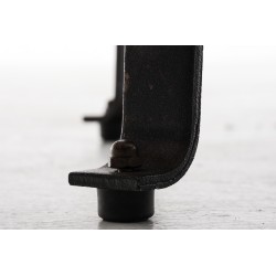 Teollinen säädettävä baarijakkara puuistuimella ja metallijalustalla