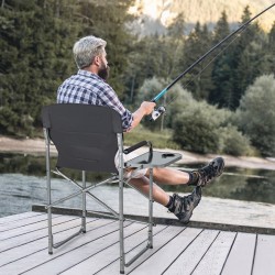 Taitettava metsästystuoli maastokuvioinnilla ja sivupöydällä