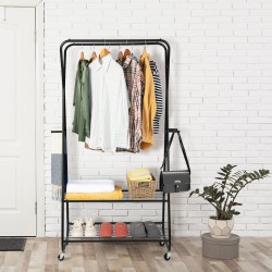 Musta vaateripustin pyörillä, kaksinkertainen tanko ja hyllyt