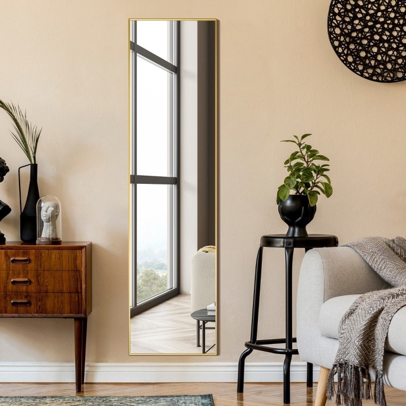 Kultainen kokovartalopeili sirpaloitumattomalla lasilla ja alumiinikehyksellä