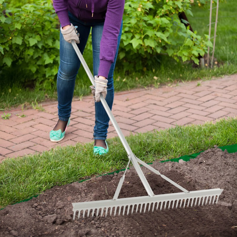Kestävä alumiininen maisemointiharava 91 cm leveällä haravapäällä