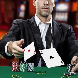 300-osainen pokerisetti kantolaukulla ja korttien sekoittajalla