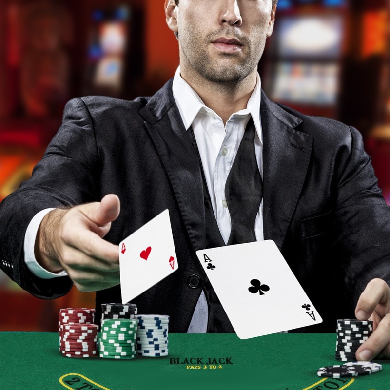 300-osainen pokerisetti kantolaukulla ja korttien sekoittajalla