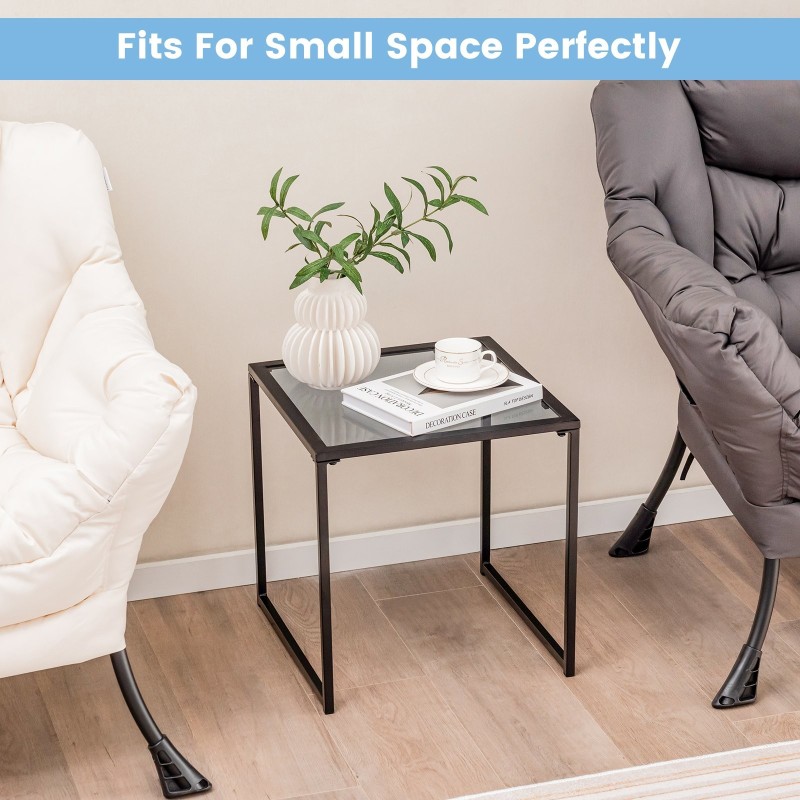 Tyylikäs musta neliönmuotoinen lasipöytä parvekkeelle ja puutarhaan