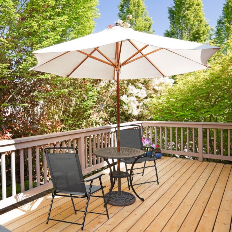 Neljän kappaleen taitettavat harmaat ulkotuolit käsinojilla