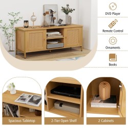 Boheemi tv-taso kaapeilla ja avohyllyllä luonnollinen