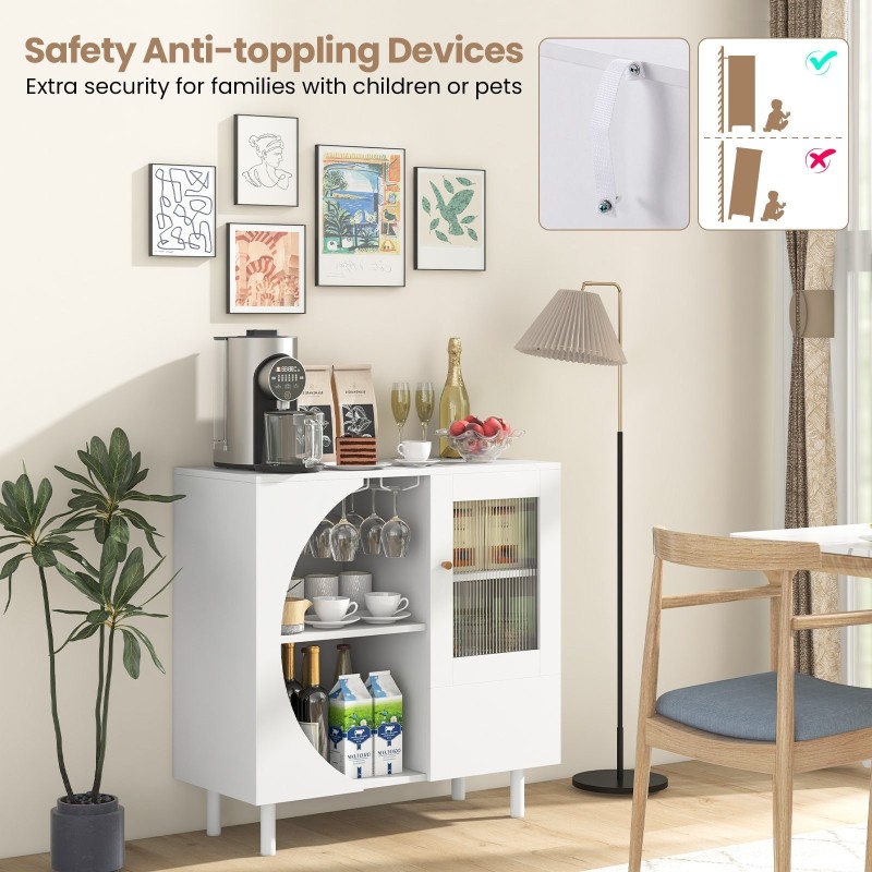 Valkoinen keittiön sivukaappi lasitelineellä ja säilytystilalla