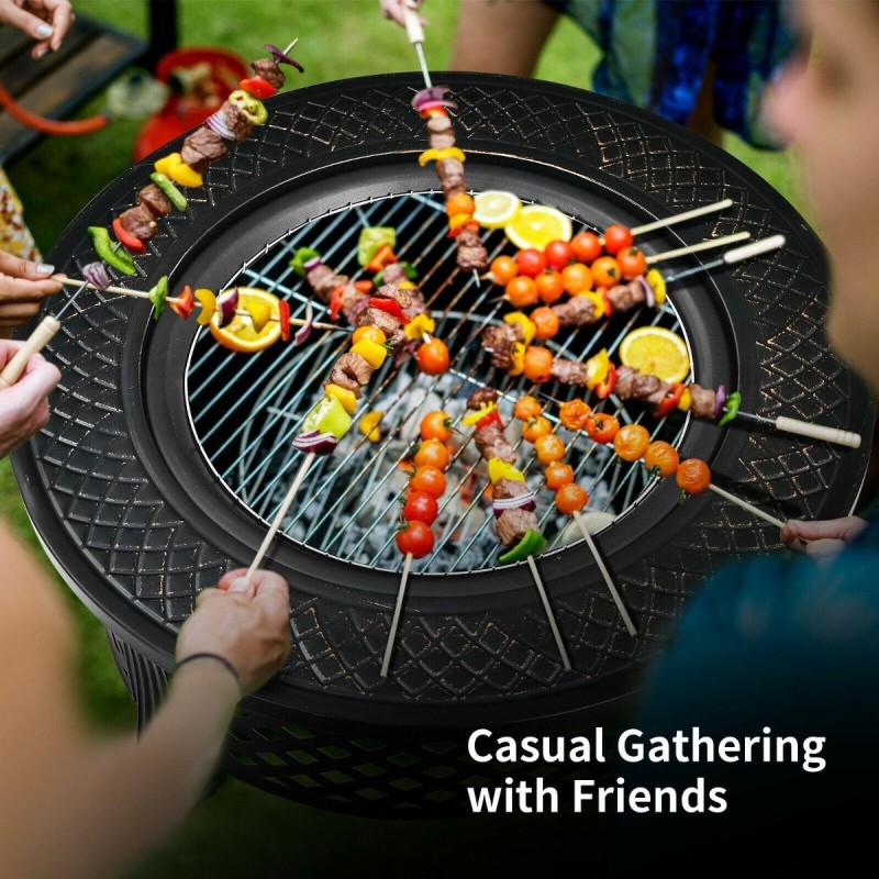 Monikäyttöinen musta teräksinen tulisija grillillä ja suojaverkolla