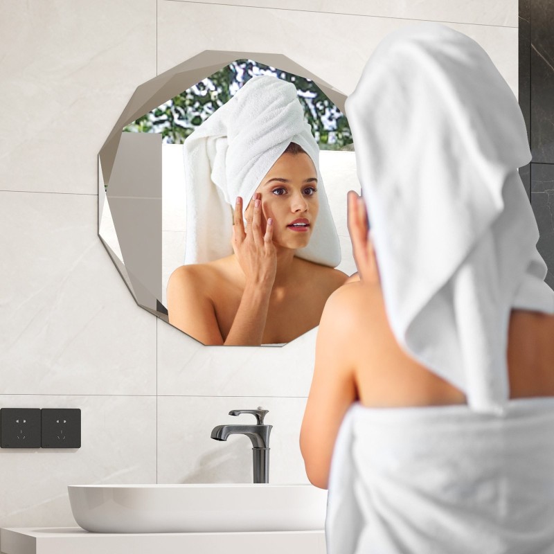 Hopeakiillotettu kehyksetön seinäpeili 76 cm sirpalesuojalla