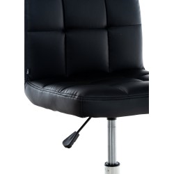 Ergonominen työtuoli pyörillä ja paksulla pehmusteella