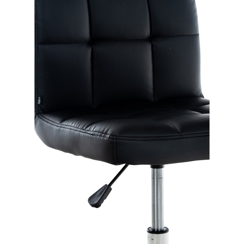 Ergonominen työtuoli pyörillä ja paksulla pehmusteella