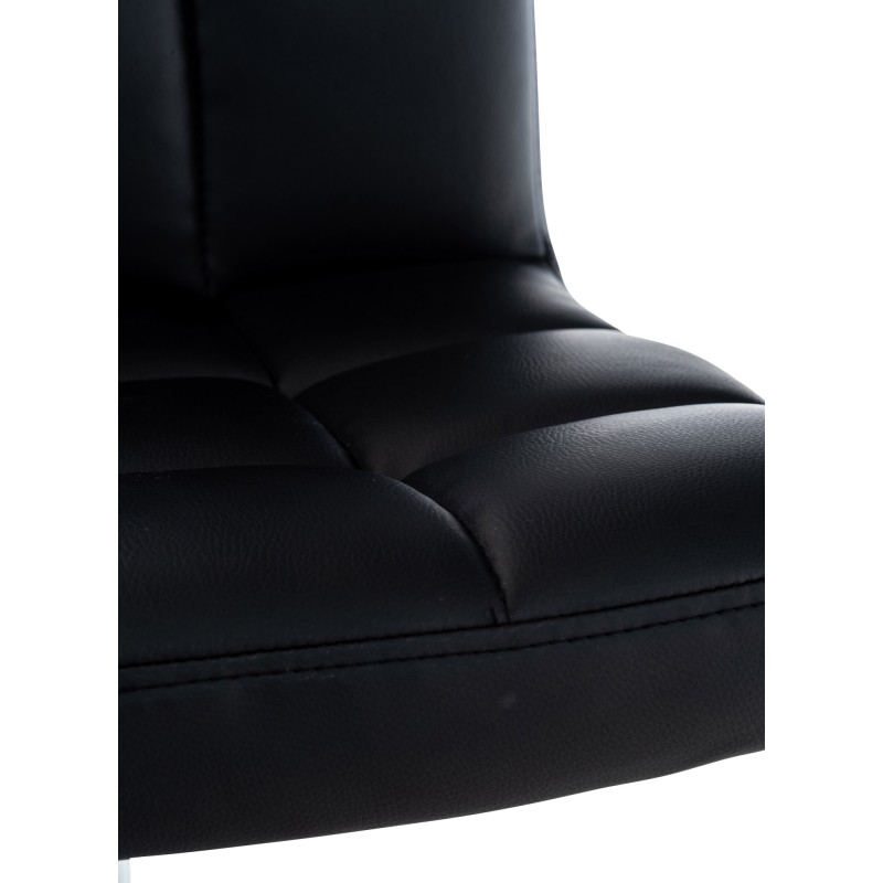 Ergonominen työtuoli pyörillä ja paksulla pehmusteella