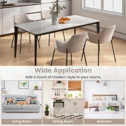 Kaksi beigeä verhoiltua ruokapöydän tuolia kaarevalla selkänojalla