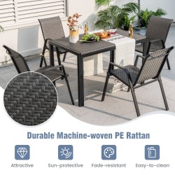 Neljän mustan rattan-patio-tuolin setti ulkokäyttöön