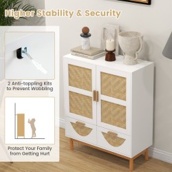 Kaksiosainen valkoinen sivukaappi bambukuvioiduilla ovilla