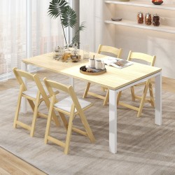 Kaksi taitettavaa keittiötuolia kumipuujaloilla, luonnonväri