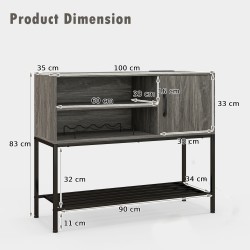 Harmaa sivupöytä viinitelineillä ja säilytyshyllyillä