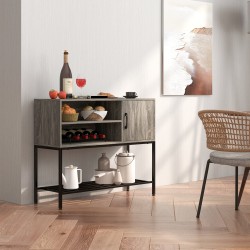 Harmaa sivupöytä viinitelineillä ja säilytyshyllyillä