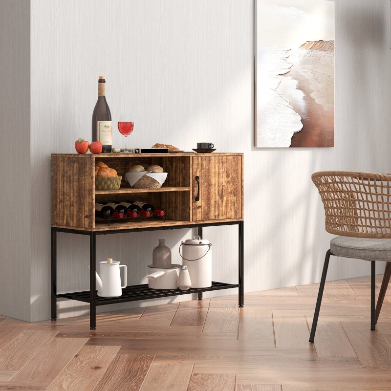 Rustiikkinen sivupöytä viinitelineillä ja säilytyshyllyillä