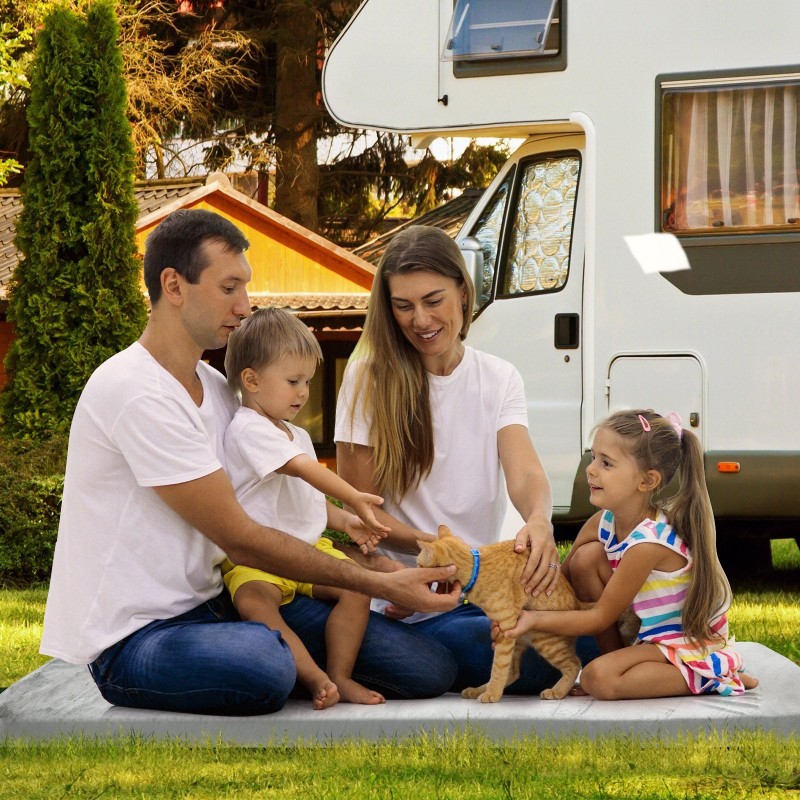 Kevyt harmaa memory-vaahtomuovi makuualusta flanellipäällisellä retkeilyyn