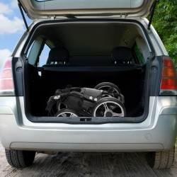 Golfkärry harmaa vedenpitävällä laukulla ja jalkajarrulla