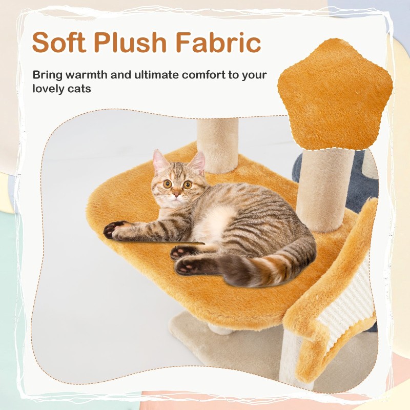 Korkea beige kissapuu sisalraapimispuilla ja leluilla