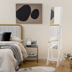 Valkoinen vapaasti seisova korukaappi täyspitkällä peilillä