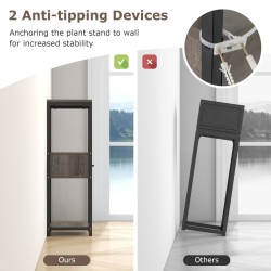 Kolmitasoinen harmaa metallinen kasviteline laatikolla