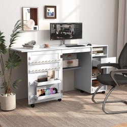 Taitettava valkoinen ompelupöytä säilytyshyllyillä ja tarjottimilla