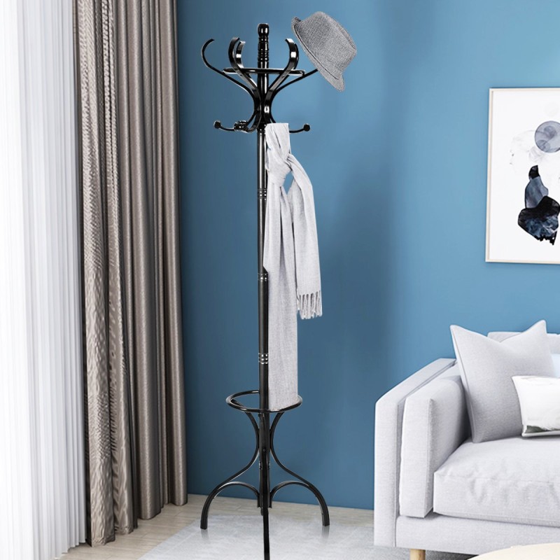 Musta puinen vaate- ja hattuteline kolmionmuotoisella jalustalla