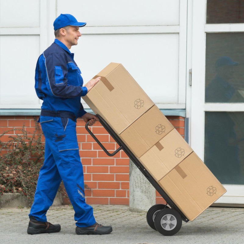 Monikäyttöinen musta nokkakärry P-kahvalla ja korkealla selkänojalla