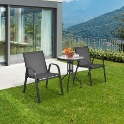 Kolmen osan ulkobistrosarja harmaa pinottavilla tuoleilla
