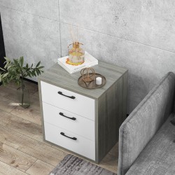 Moderni harmaa yöpöytä kolmella vetolaatikolla puusta