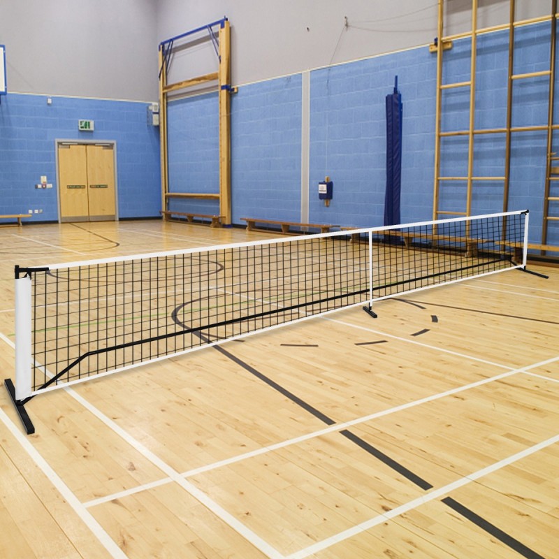 Kannettava pickleball-verkko metalliputkilla ja kuljetuslaukulla