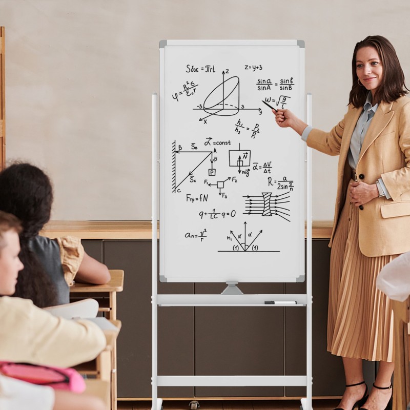 Käännettävä valkotaulu pyörillä ja tarvikkeilla