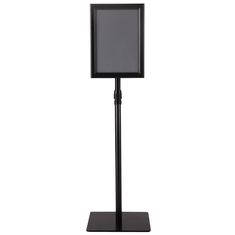 Korkeussäädettävä hopeinen infoständeri alumiinikehyksellä ja teräsjalustalla