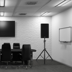 Säädettävä musta kaiutinjalusta 97-183 cm korkeudella