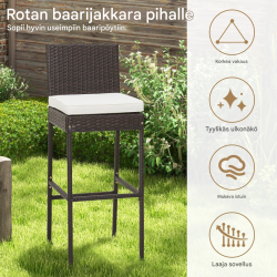 Kaksi ruskeaa rottinkista baarijakkaraa pehmusteilla ulkokäyttöön