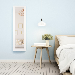 Valkoinen korukaappi peilillä ja LED-valaistuksella